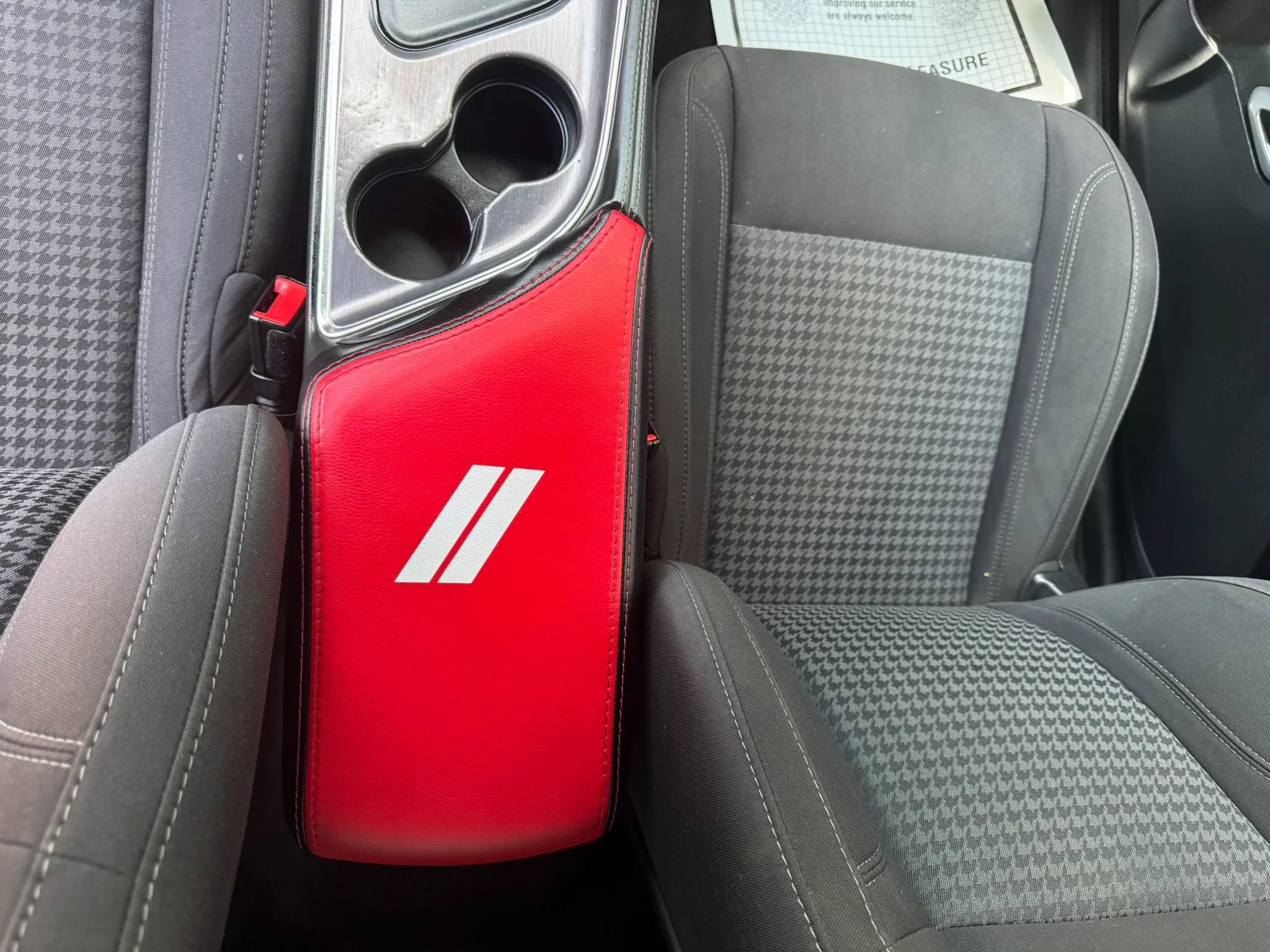 Used 2015 Dodge Challenger SXT RWD image 15