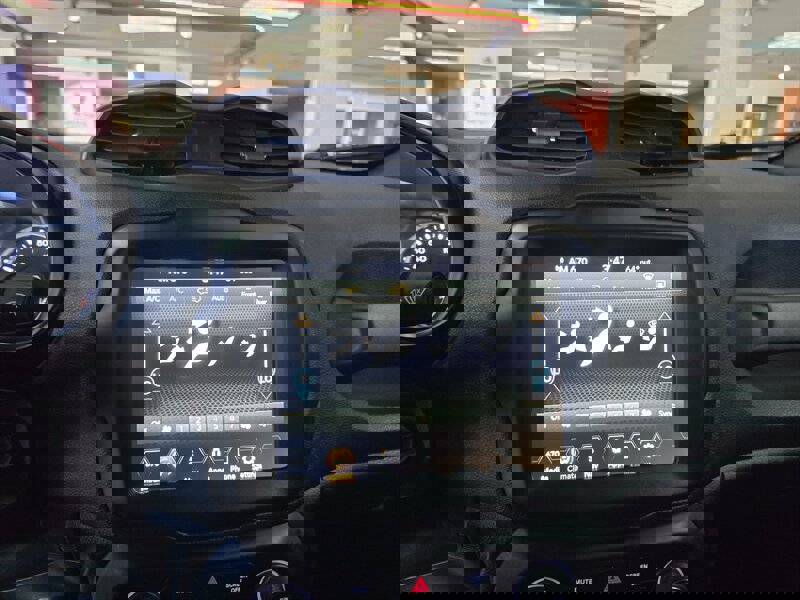 Used 2023 Jeep Renegade Latitude image 18