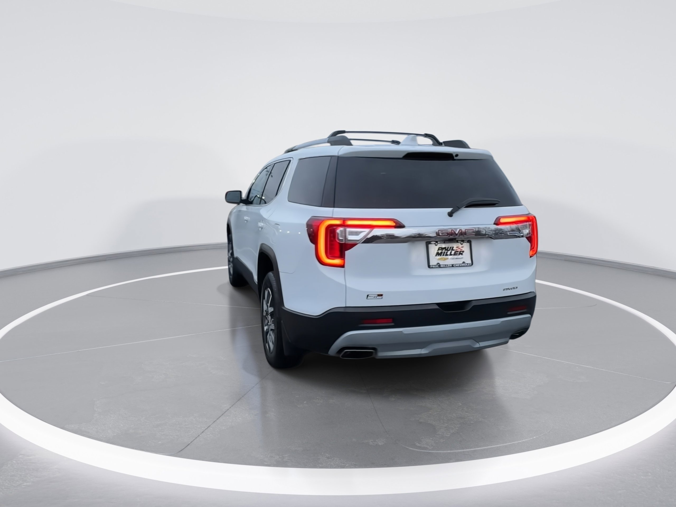Used 2023 GMC Acadia SLE w/ Driver Convenience Package image 7