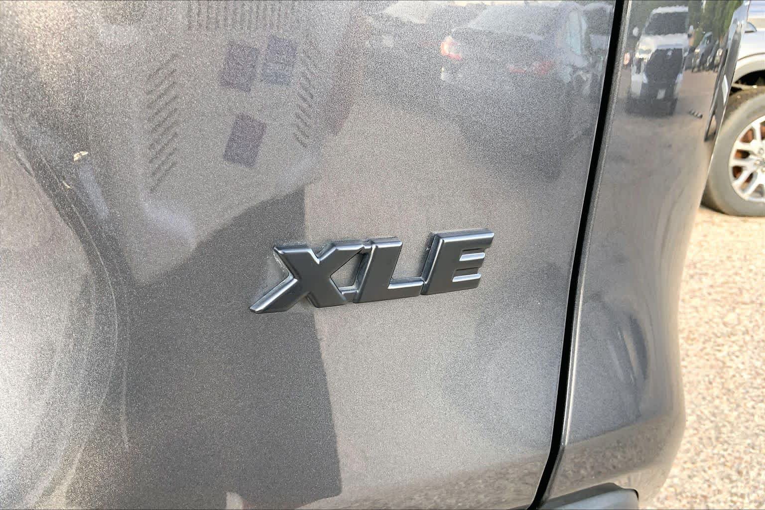 Used 2022 Toyota RAV4 XLE Premium FWD image 10