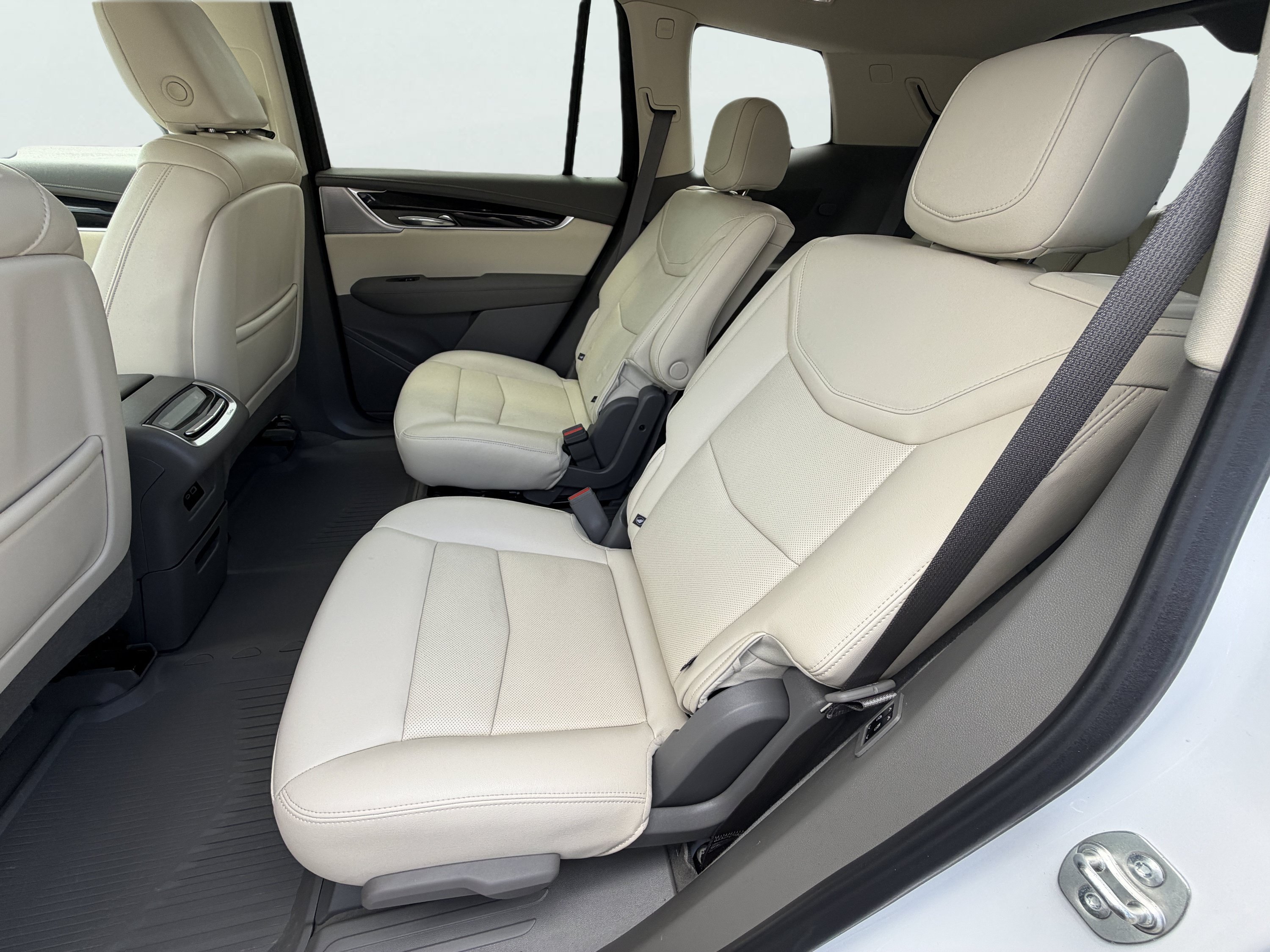 Used 2024 Cadillac XT6 Premium Luxury w/ LPO, Floor Liner Package AWD/4WD image 12