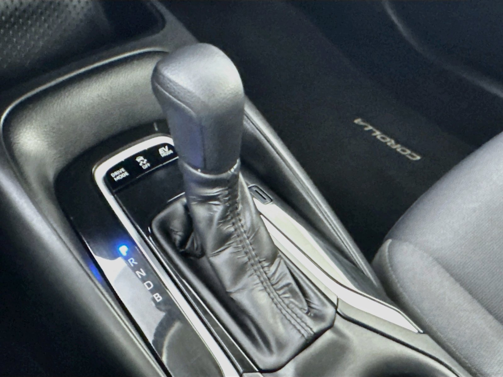 Certified 2025 Toyota Corolla LE FWD image 14