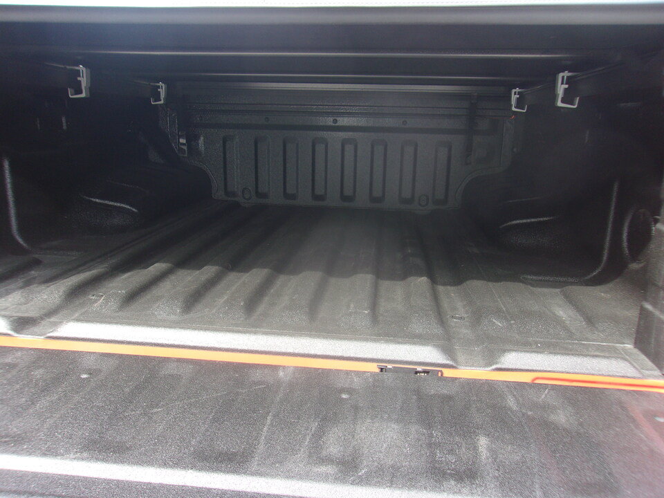 Used 2025 Nissan Frontier PRO-4X AWD/4WD image 11