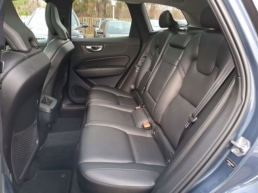 Used 2019 Volvo XC60 T6 Momentum w/ Premium Package image 8