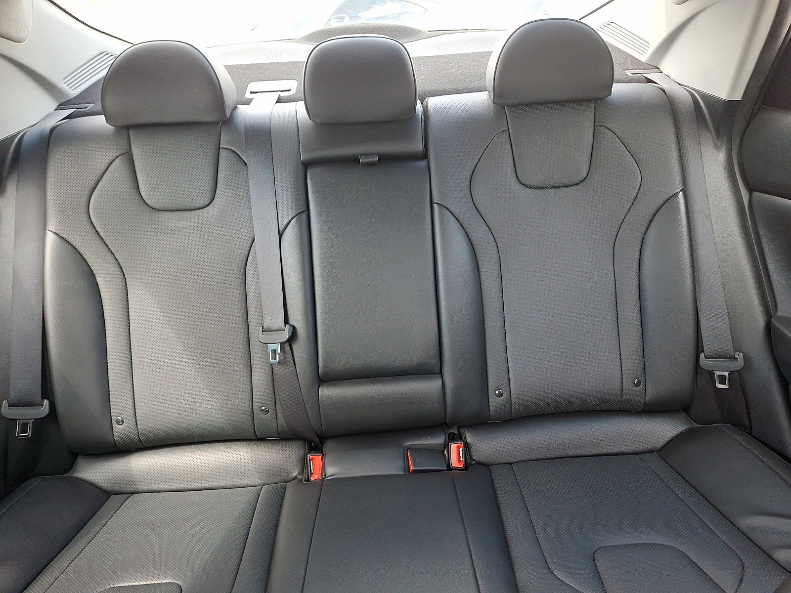 Certified 2022 Hyundai Elantra Limited w/ Winter Weather Package image 19