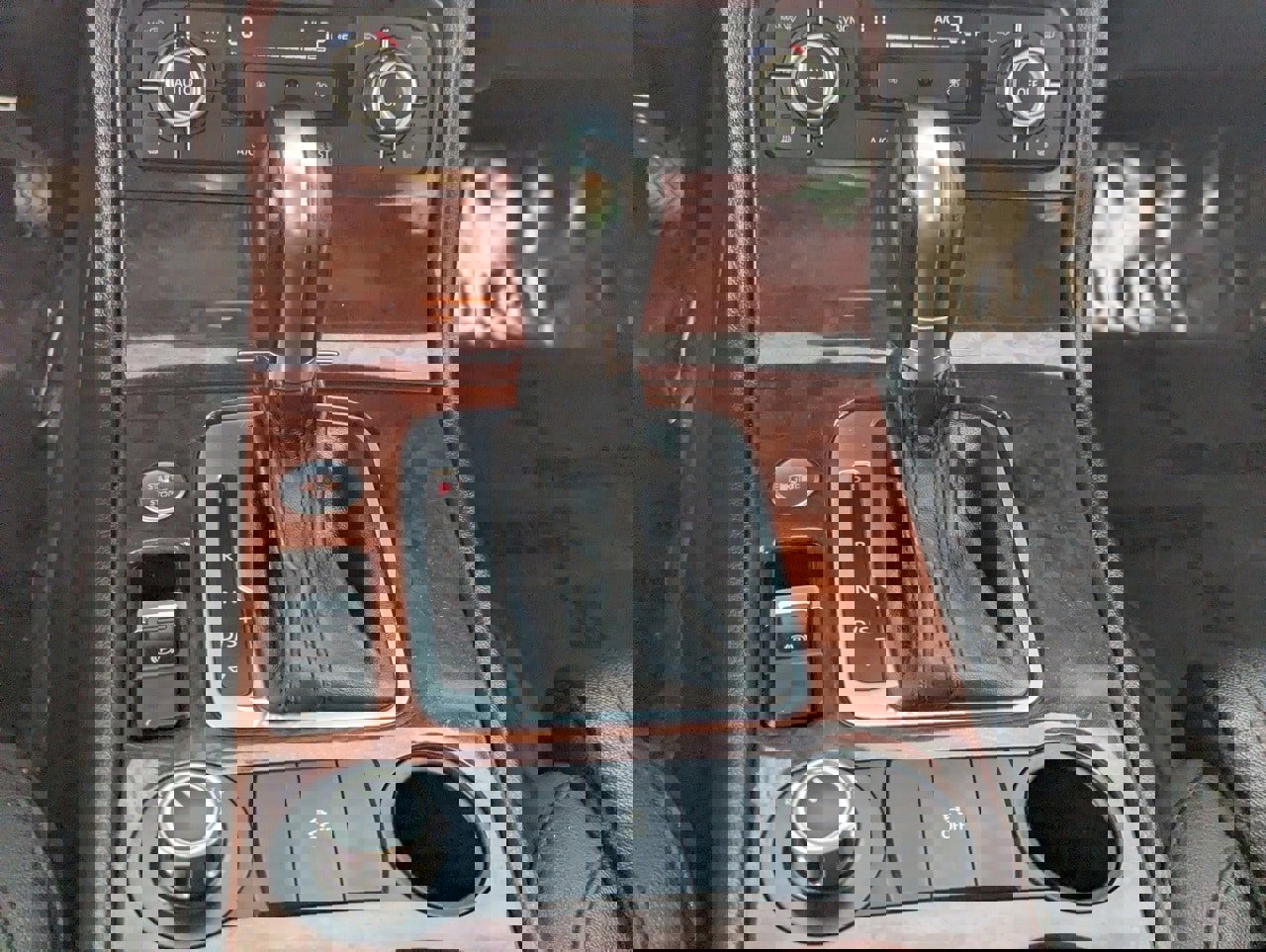 Used 2014 Volkswagen Touareg TDI image 22