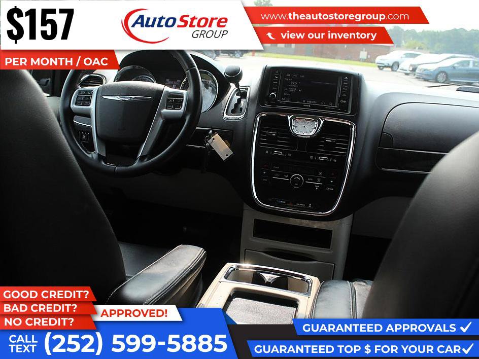 Used 2013 Chrysler Town & Country Touring FWD image 12