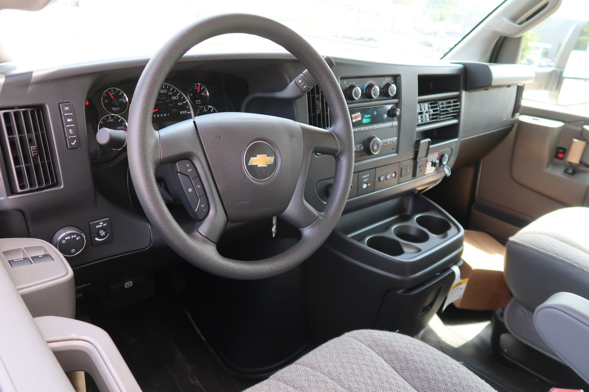 Used 2025 Chevrolet Express 3500 w/ Power Convenience Package RWD image 13