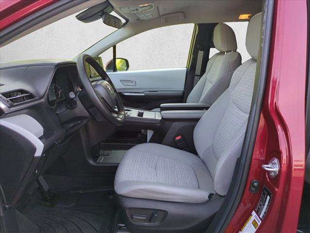 Used 2025 Toyota Sienna LE image 15