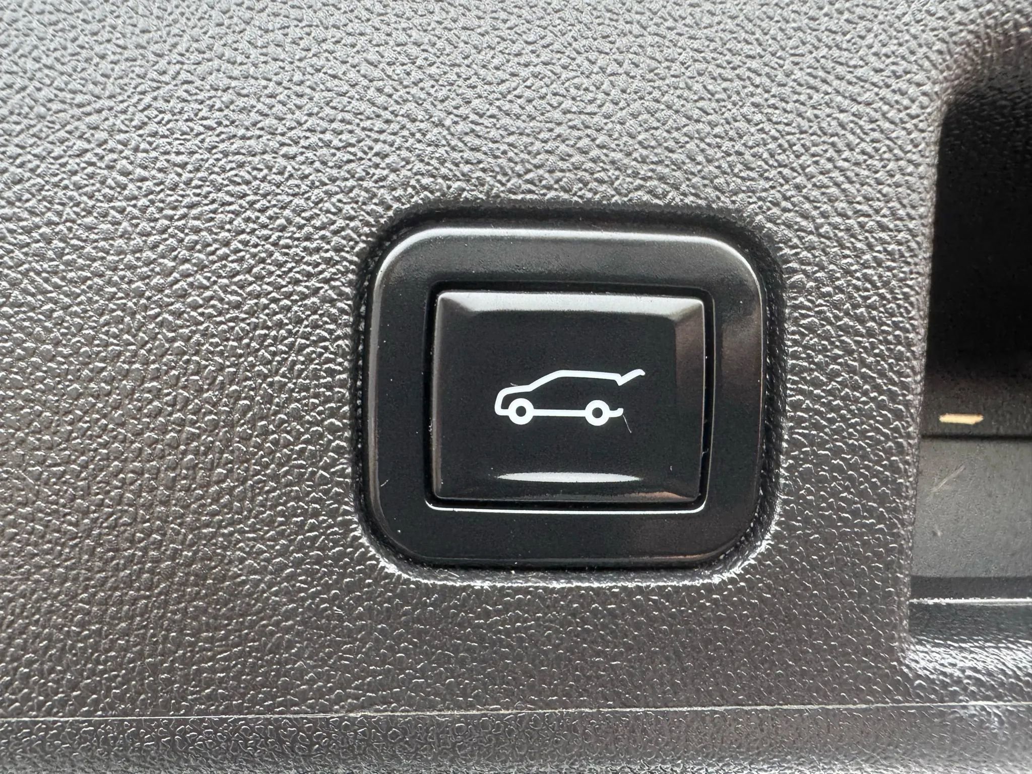 Used 2021 Chevrolet Equinox LT image 12