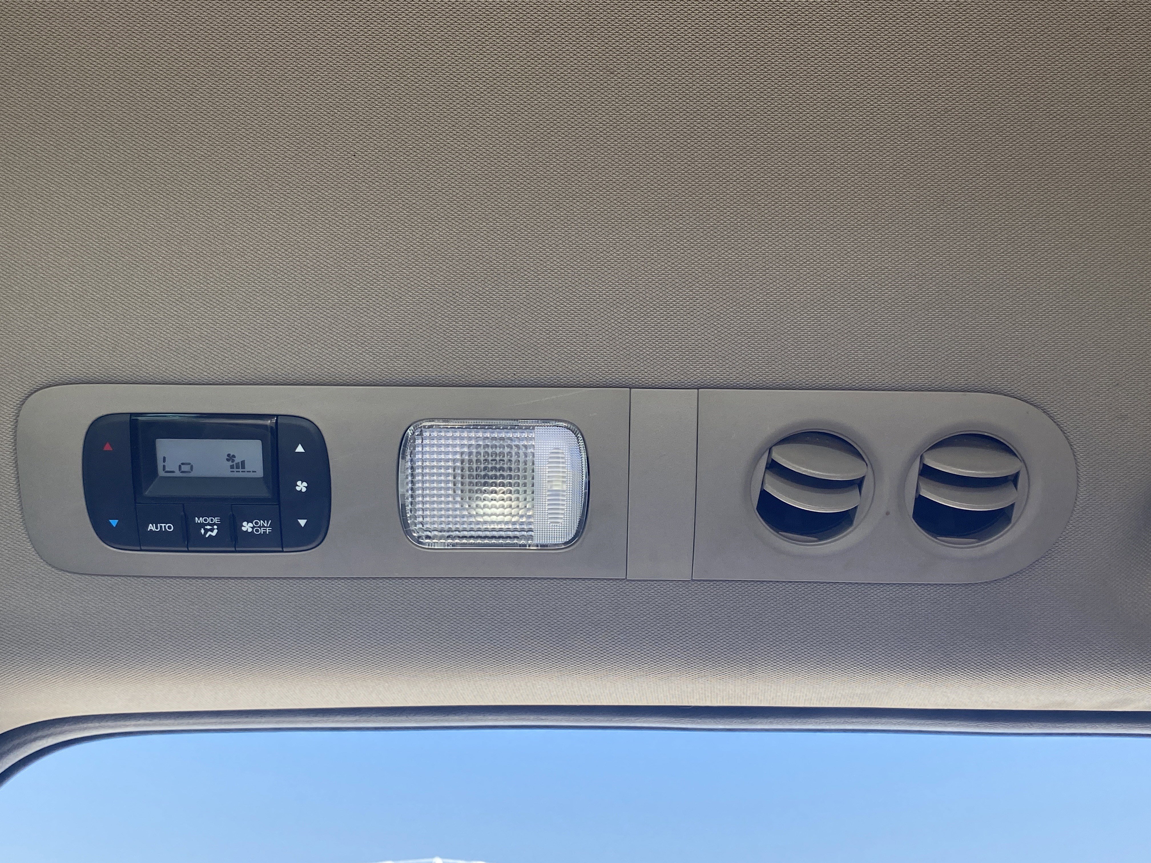 Used 2017 Honda Odyssey SE image 19