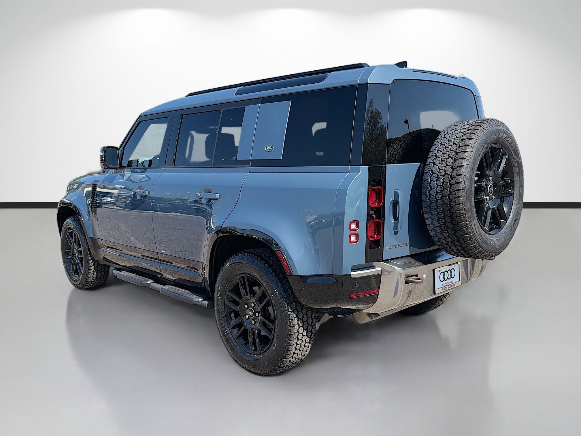 Used 2023 Land Rover Defender 110 S image 5