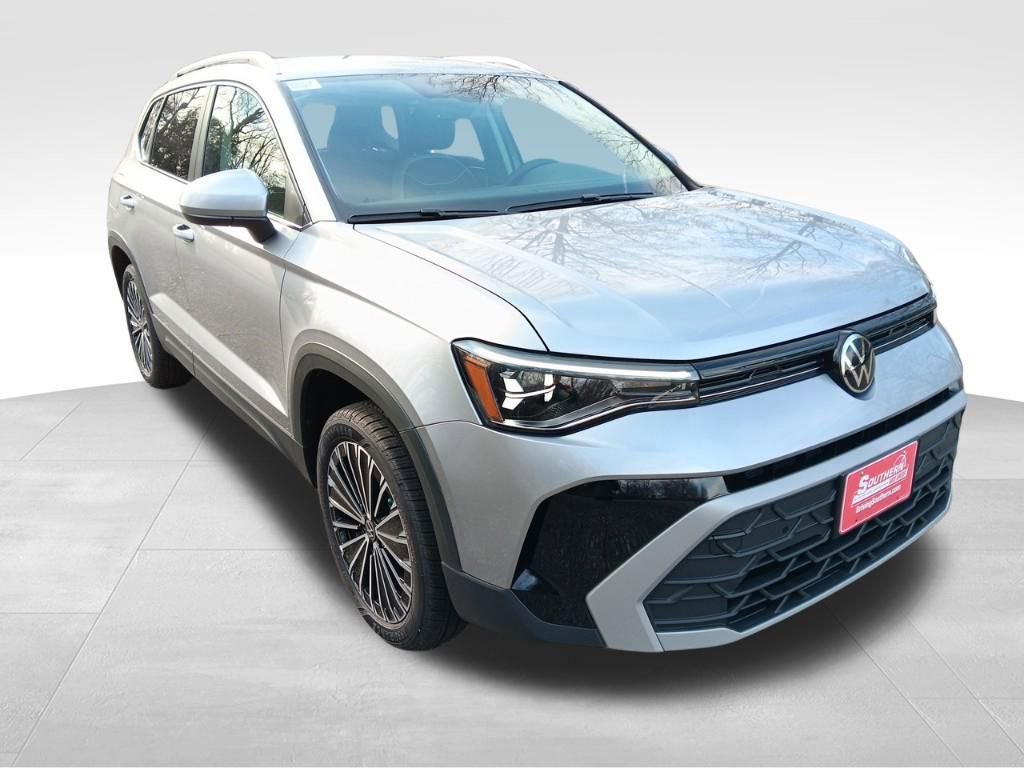 Used 2025 Volkswagen Taos SE image 8