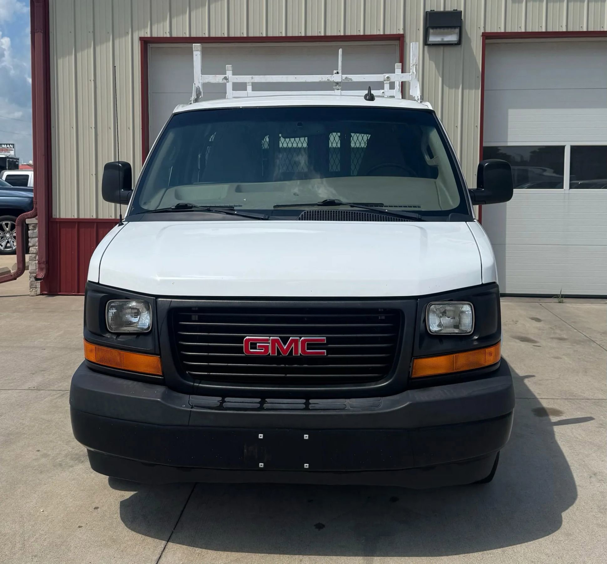 Used 2017 GMC Savana 2500 RWD image 2