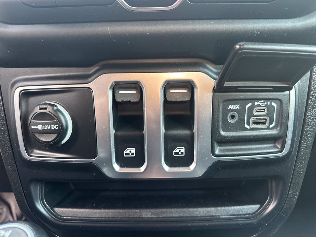 Used 2020 Jeep Wrangler Sport AWD/4WD image 19