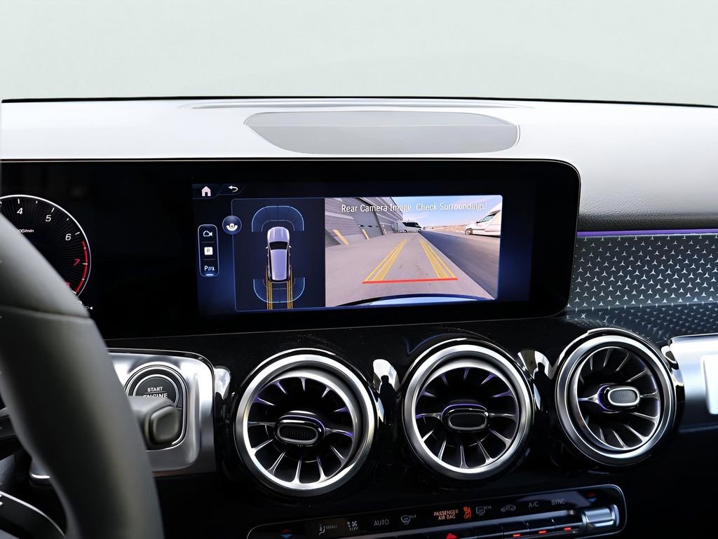 Certified 2025 Mercedes-Benz GLB 250 4MATIC image 24