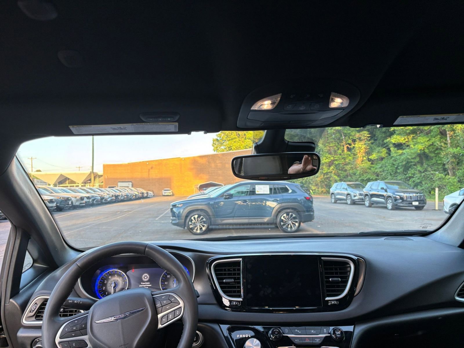 Used 2025 Chrysler Pacifica Select FWD image 35