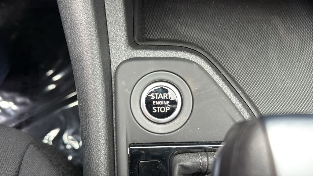 Used 2025 Nissan Sentra S image 8