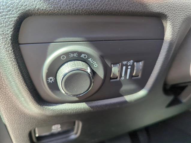 New 2025 Jeep Grand Cherokee Altitude image 18