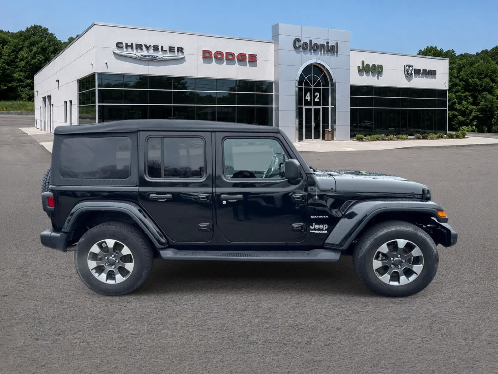Used 2022 Jeep Wrangler Unlimited Sahara AWD/4WD image 6