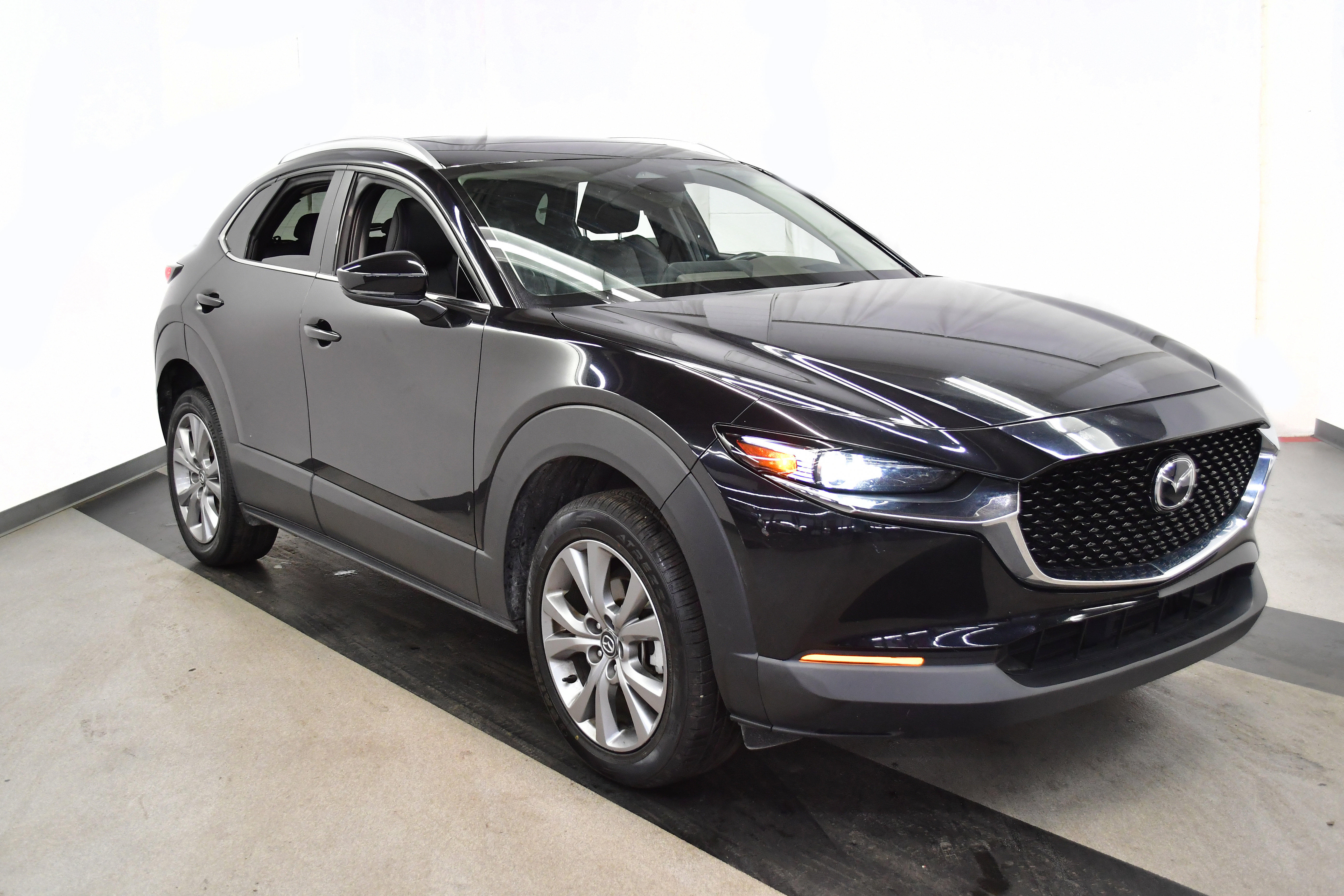Used 2024 MAZDA CX-30 AWD 2.5 S w/ Premium Package image 2