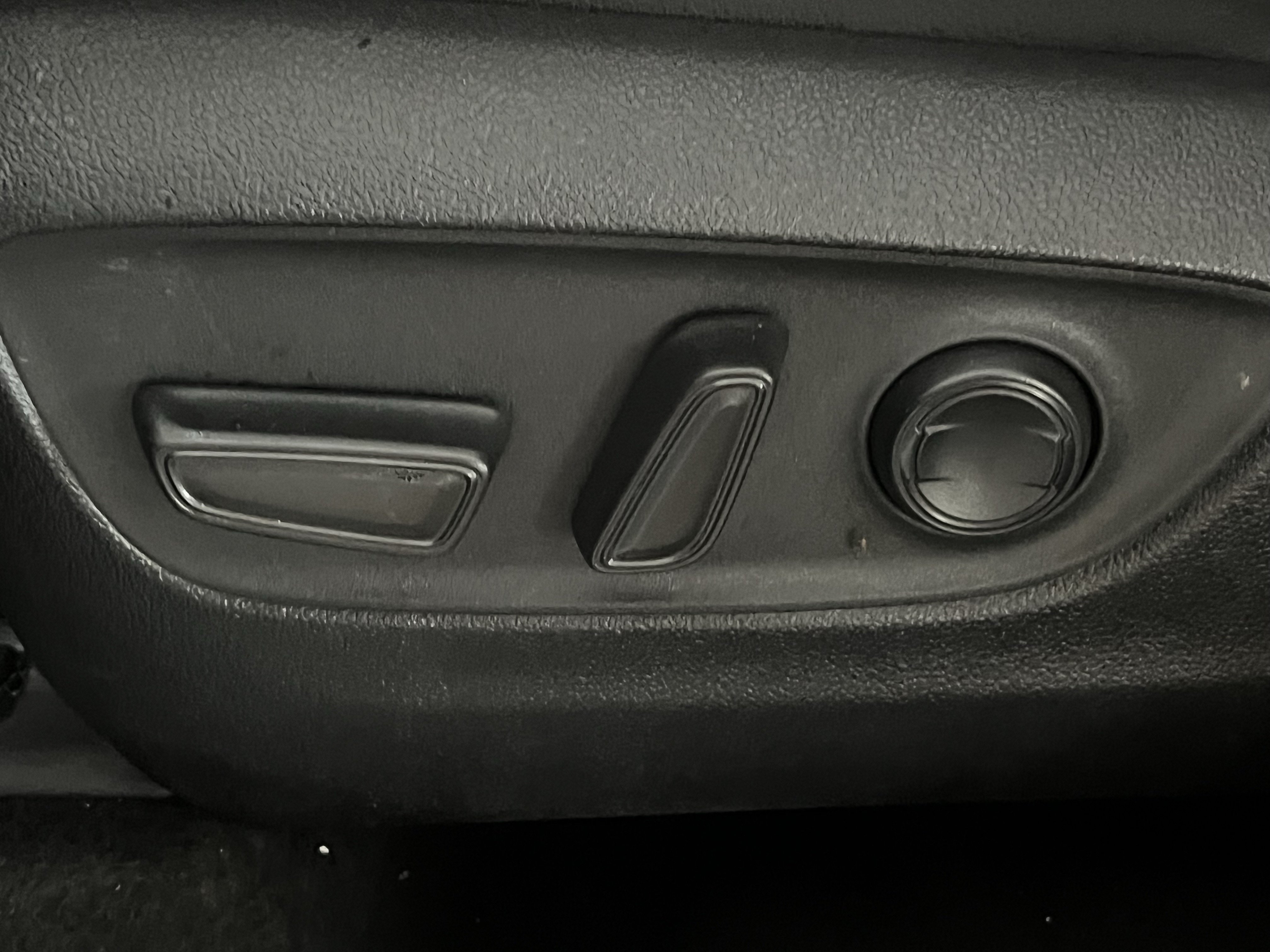 Used 2024 Toyota Highlander XLE FWD image 28