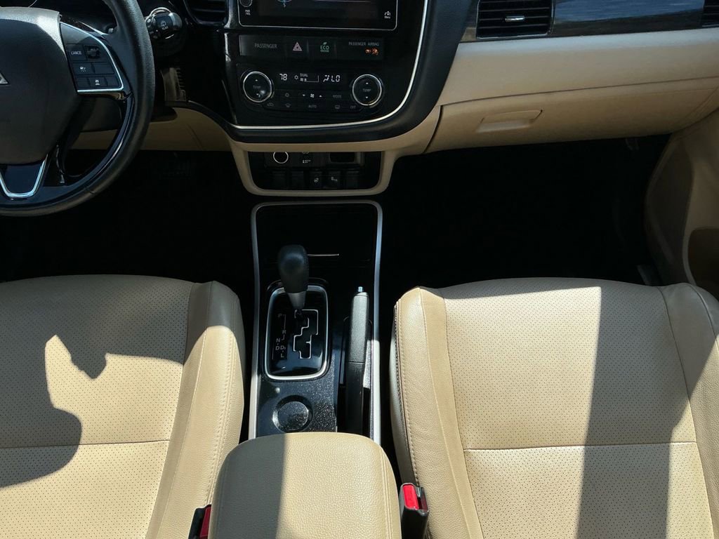 Used 2017 Mitsubishi Outlander SEL image 20