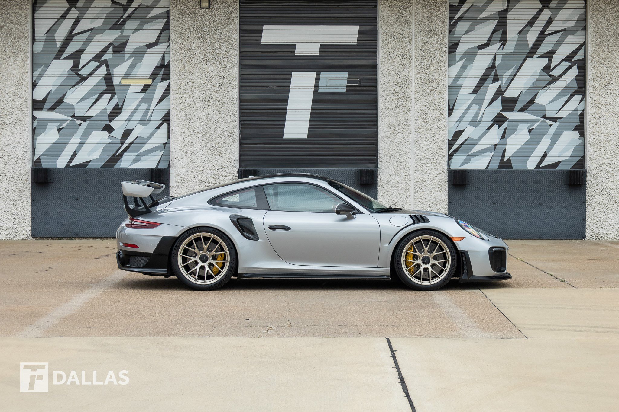 Used 2018 Porsche 911 GT2 RS w/ Weissach Package RWD image 2