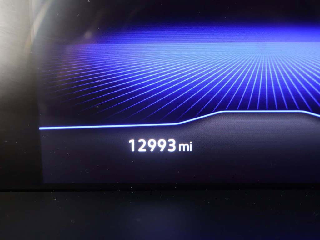 Used 2024 Volkswagen Tiguan SE w/ Panoramic Sunroof Package FWD image 42