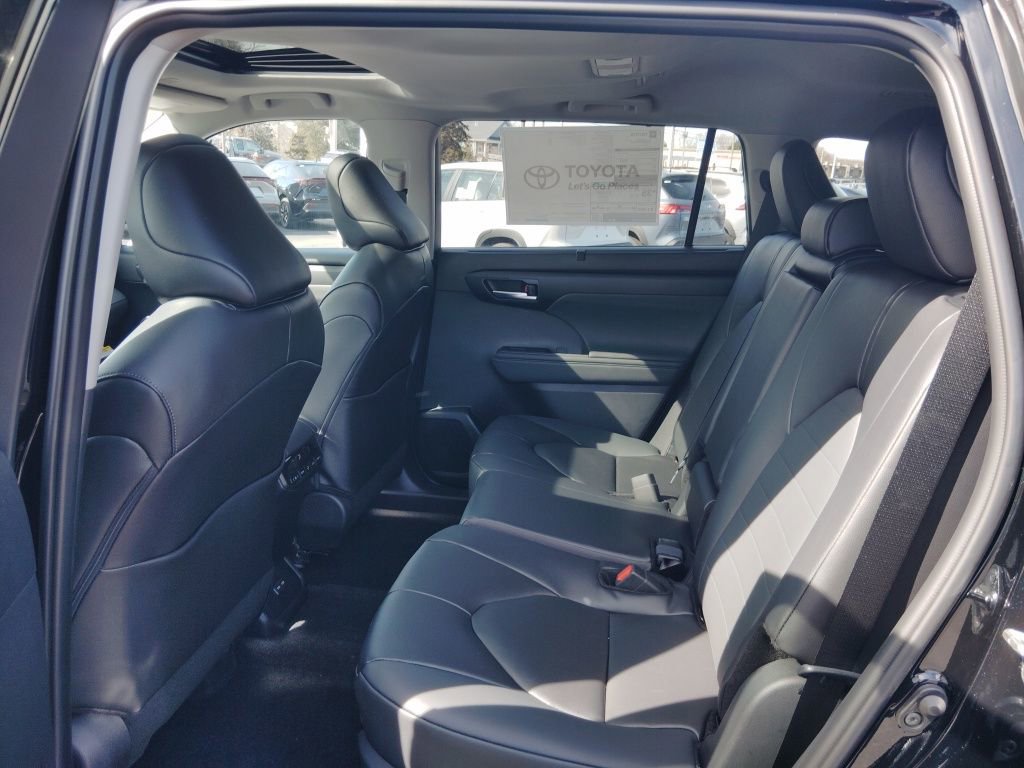 New 2026 Toyota Highlander XLE image 8