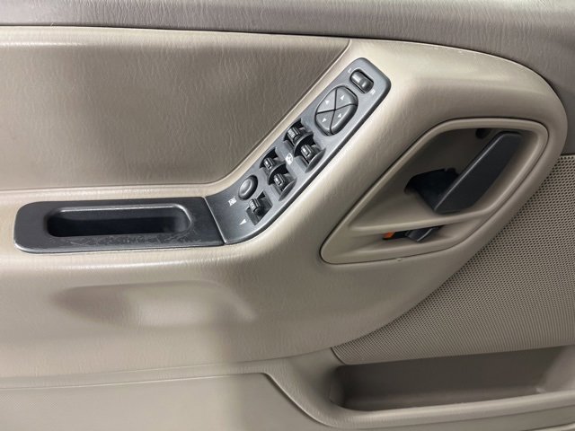 Used 2004 Jeep Grand Cherokee Laredo w/ Tan Your Hide Group image 24