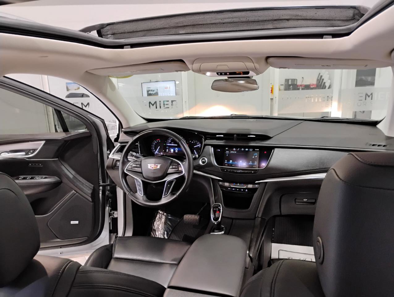 Used 2018 Cadillac XT5 Luxury w/ Driver Awareness Package image 31