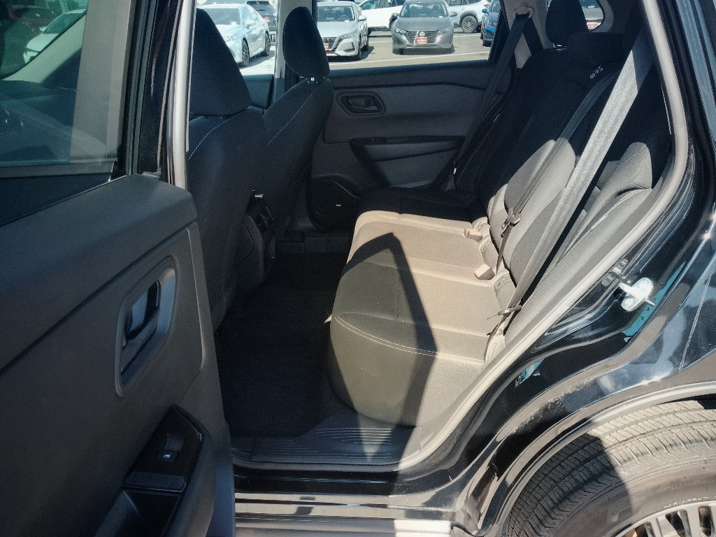 Used 2024 Nissan Rogue S AWD/4WD image 10