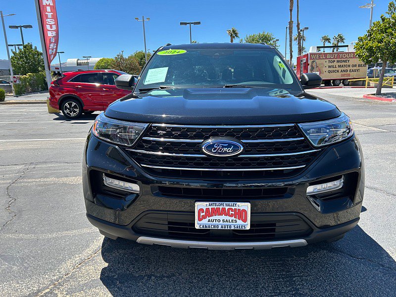Used 2024 Ford Explorer XLT w/ Equipment Group 202A image 2