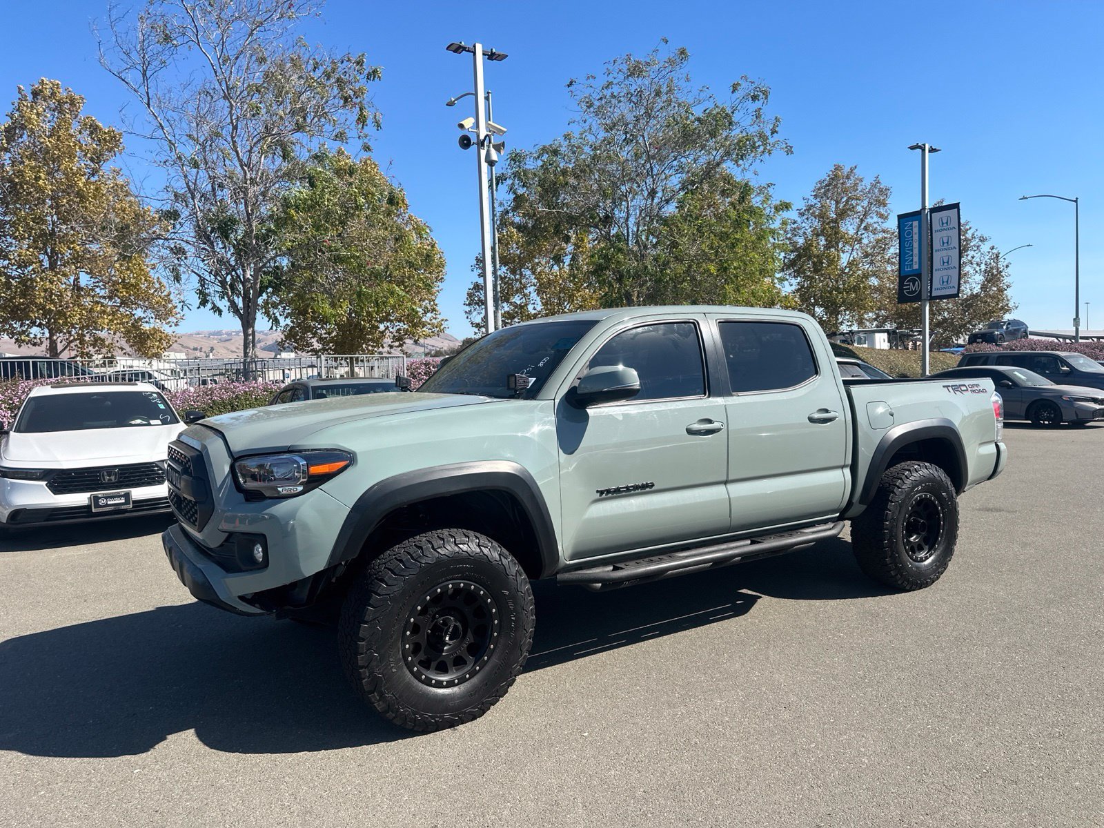 Used 2022 Toyota Tacoma TRD Off-Road w/ Technology Package RWD image 5