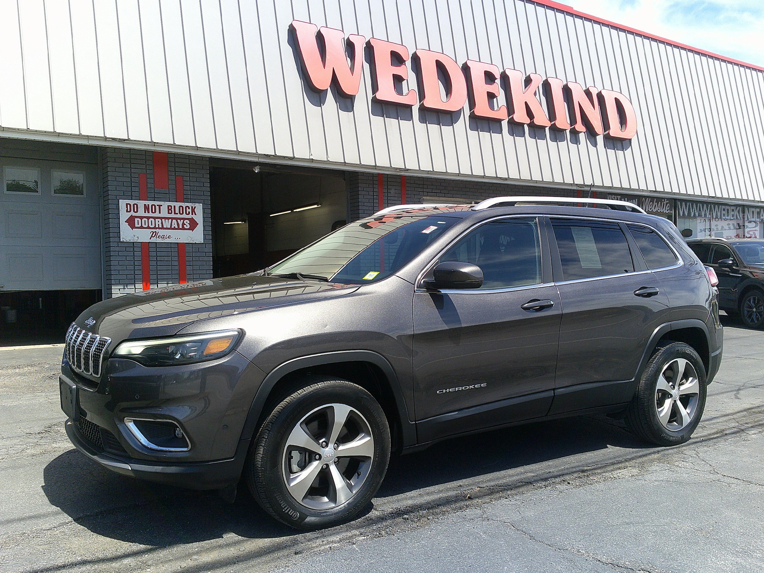 Used 2021 Jeep Cherokee Limited AWD/4WD image 1