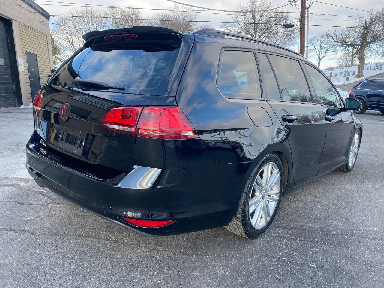 Used 2015 Volkswagen Golf TDI SE image 3