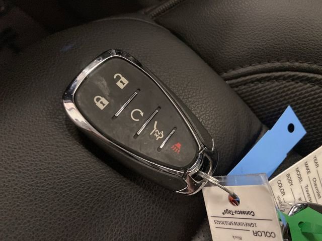 Used 2023 Chevrolet Traverse RS image 28