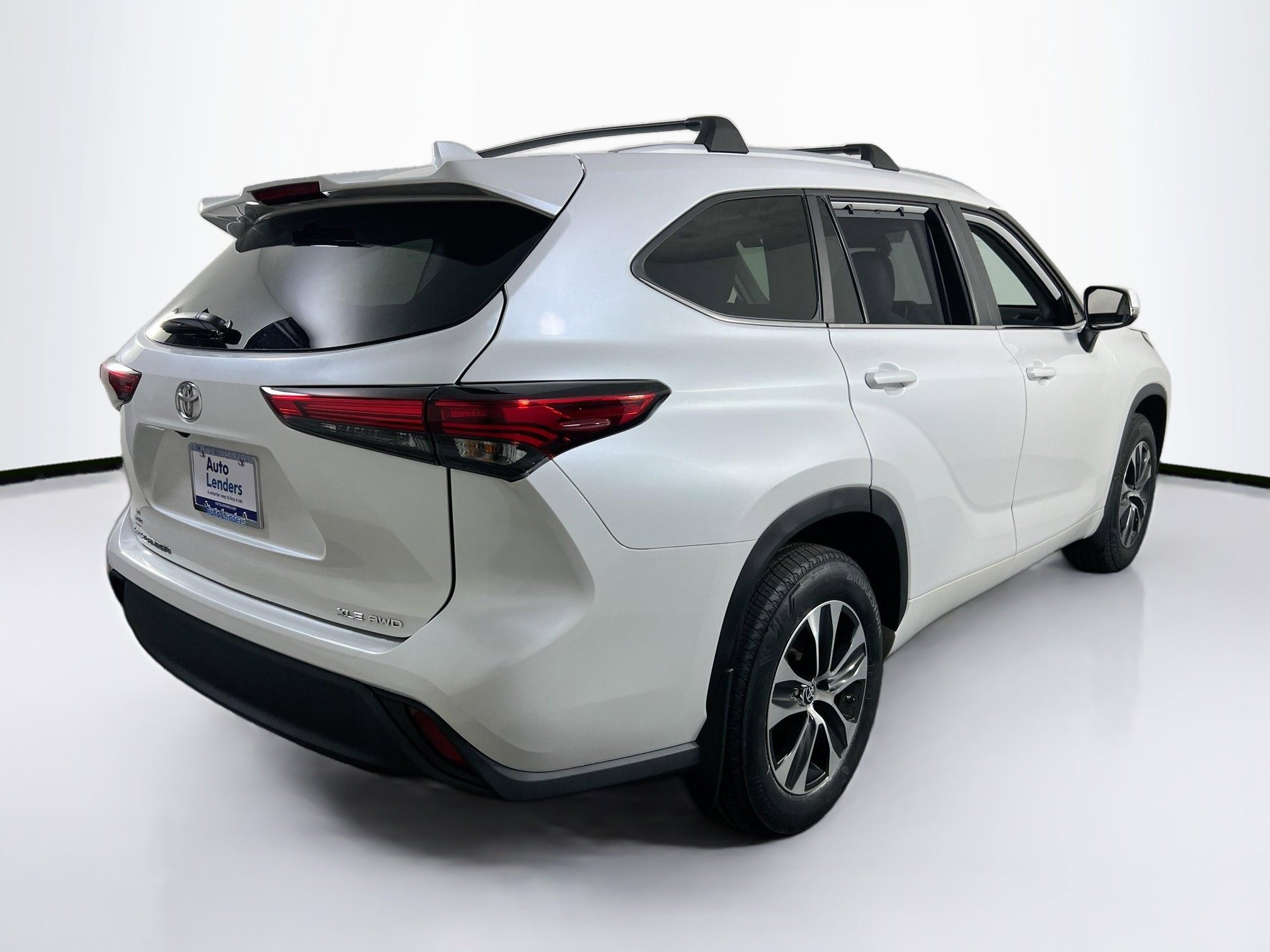 Used 2023 Toyota Highlander XLE AWD/4WD image 5
