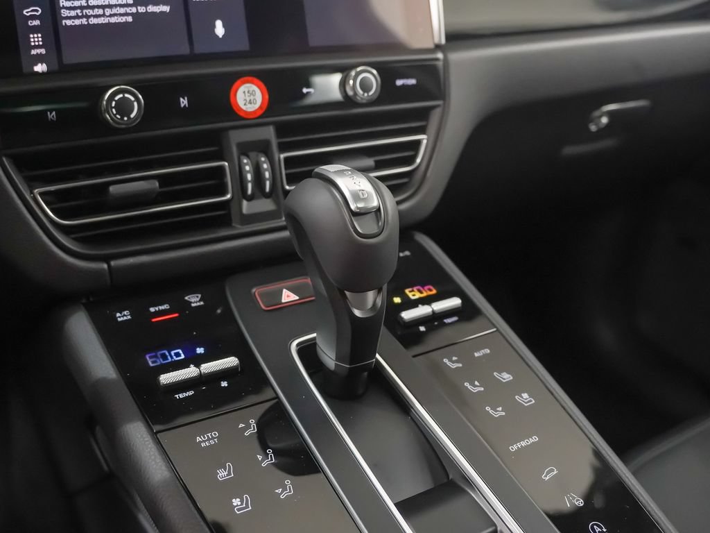 Certified 2026 Porsche Macan Turbo AWD/4WD image 32