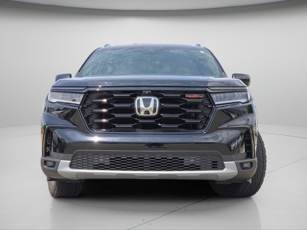 Certified 2025 Honda Pilot TrailSport image 3