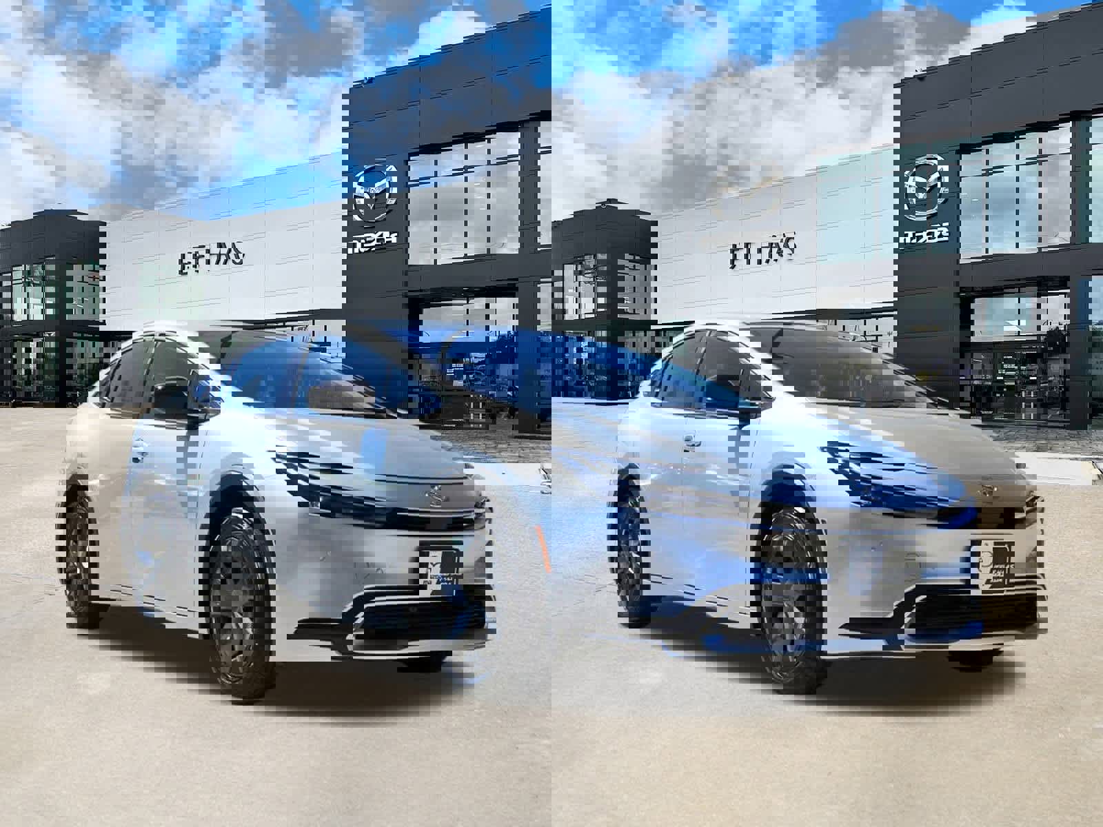 Used 2025 Toyota Prius Plug-In Hybrid image 4