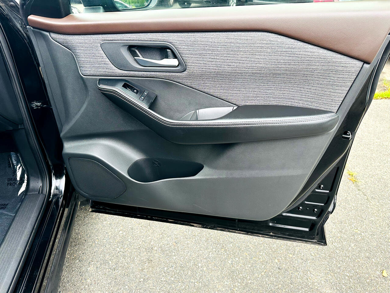 Used 2021 Nissan Rogue SV image 35