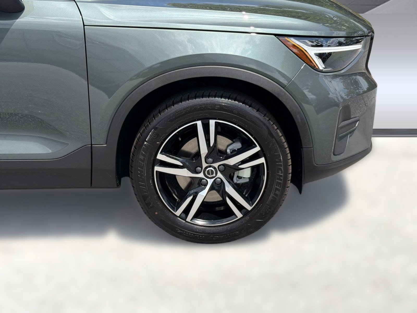 New 2026 Volvo XC40 B5 Core w/ Protection Package Premier AWD/4WD image 11