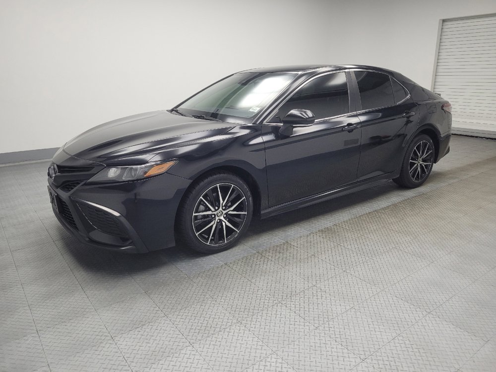 Used 2022 Toyota Camry SE image 2