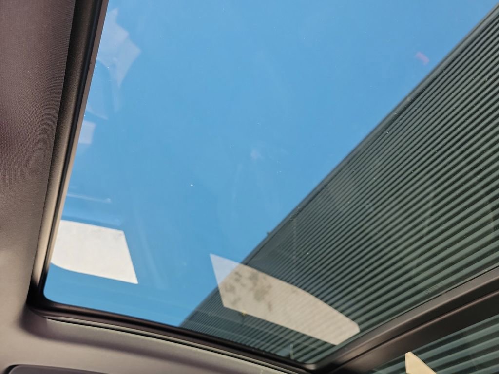 Certified 2025 Porsche Macan image 42