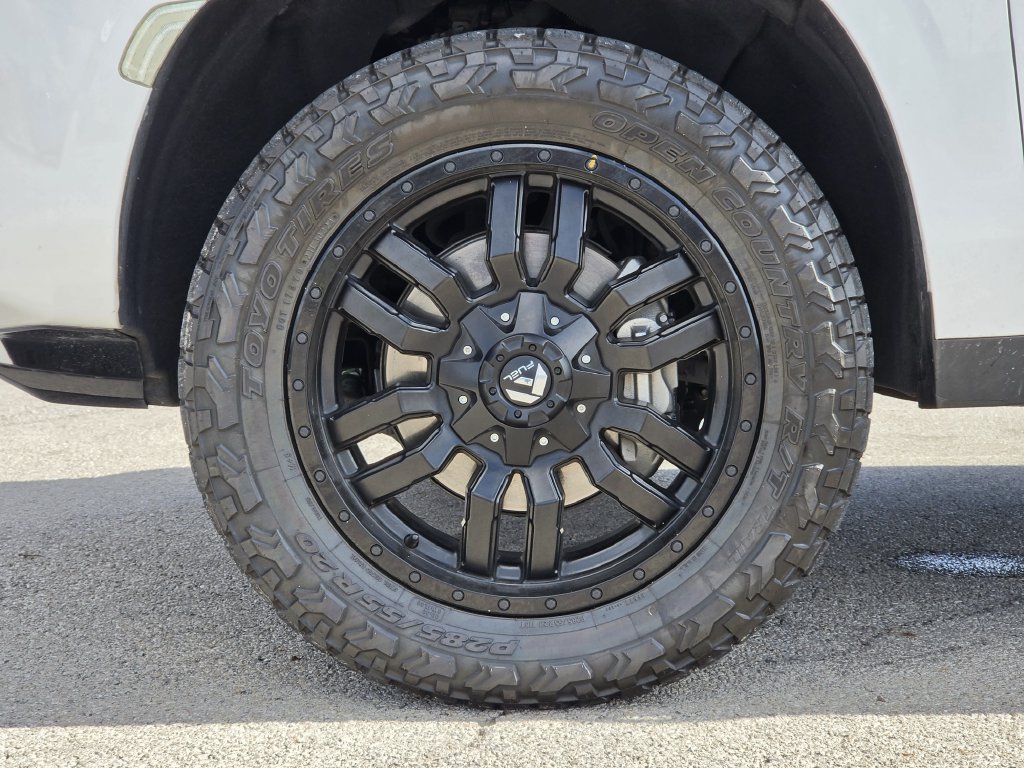 Used 2022 Chevrolet Tahoe Z71 w/ Luxury Package AWD/4WD image 10