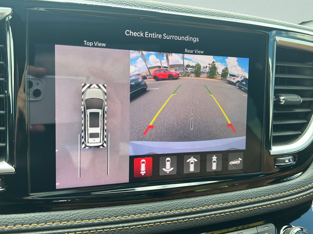 Used 2023 Chrysler Pacifica Pinnacle FWD image 18