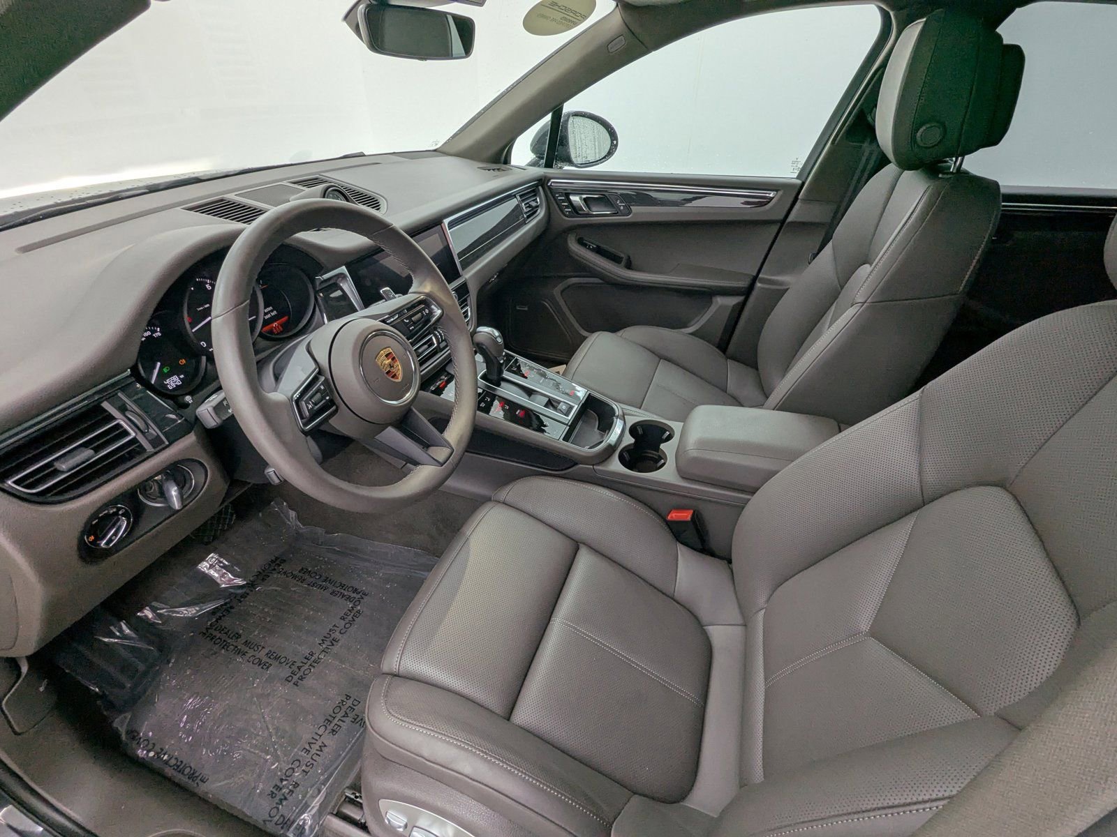 Certified 2026 Porsche Macan Turbo AWD/4WD image 4