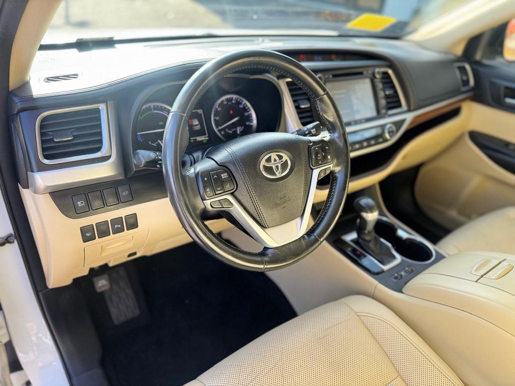 Used 2018 Toyota Highlander Limited image 14